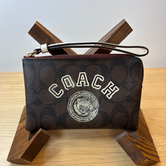 Coach Signature Corner Zip Brown Wristlet Bag “As Is” - Picture 2 of 7